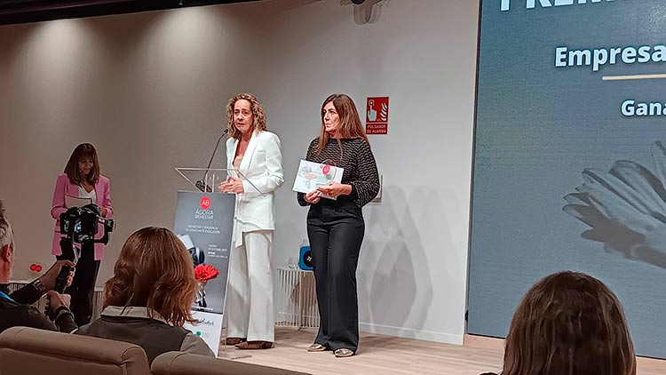 Premio-Agora-Bienestar-La-Fundacion-SOS-EmozioLan-primeros-auxilios-emocionales-Nuria-Mariola