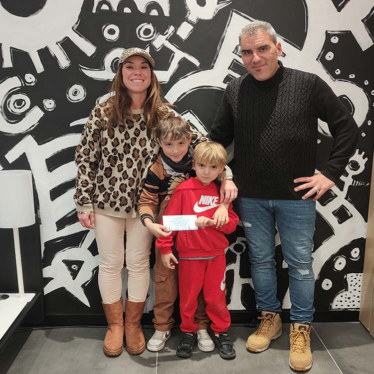 Ganador-Neizan-familia-X-Concurso-Postales-Navidad